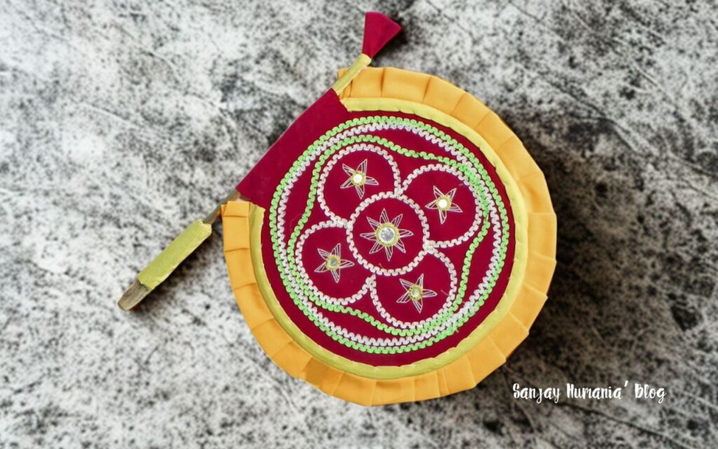 সুতোর তৈরি হাত পাখা